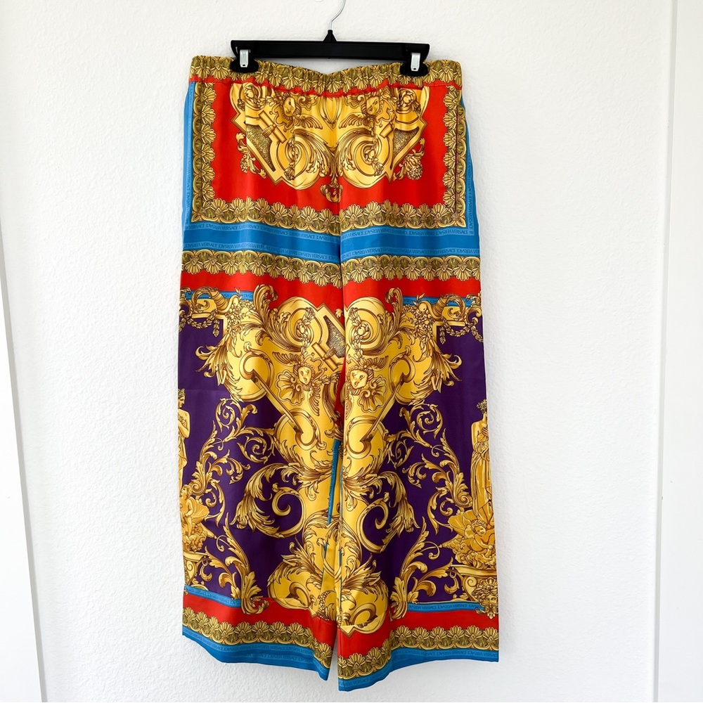 Versace Medusa Renaissance-Print Wide Leg Culottes - Picture 6 of 9